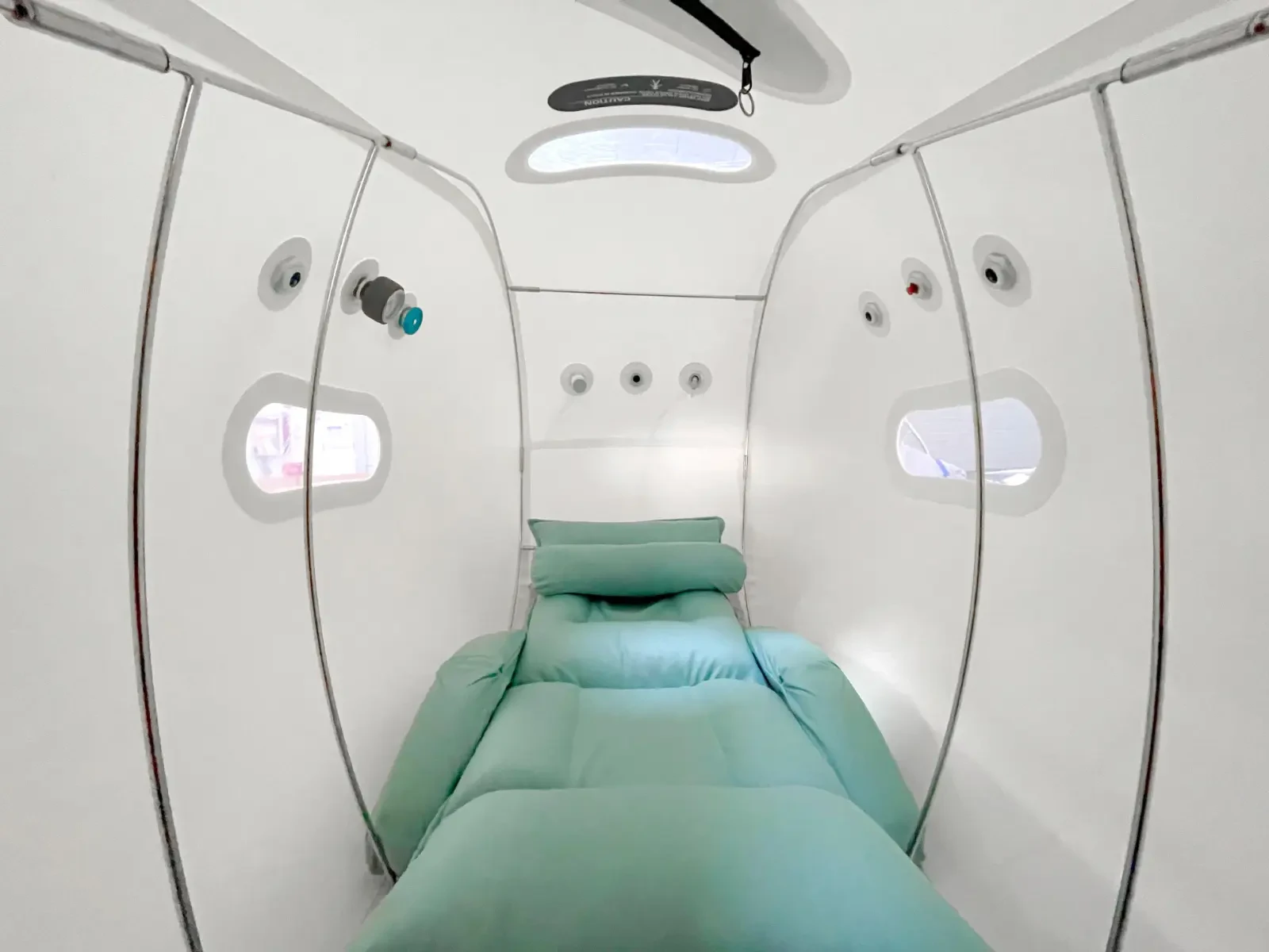 Soft-shell hyperbaric oxygen chamber view 4