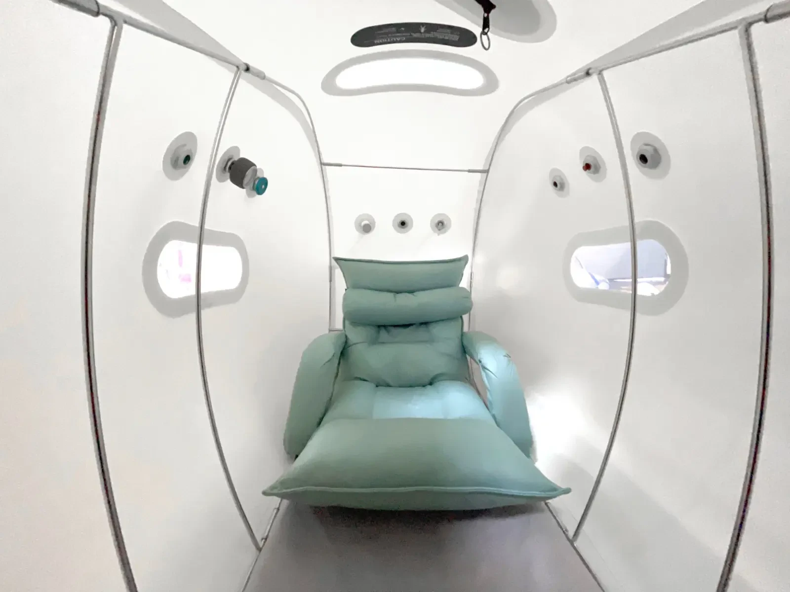 Soft-shell hyperbaric oxygen chamber view 5